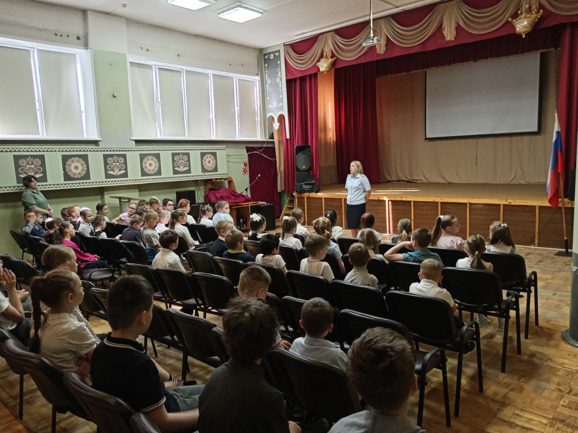 Юным волгореченцам напомнили о правилах дорожной безопасности
